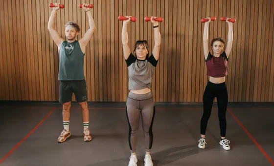 Kelas kecergasan di gym — iklan media sosial untuk gym